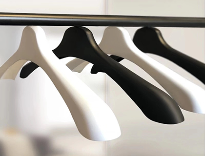 Hookless magnetic clothes hanger DesignNest