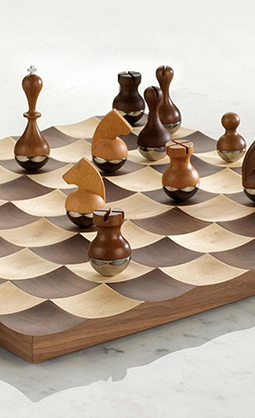 Umbra Wobble Chess Set Walnut