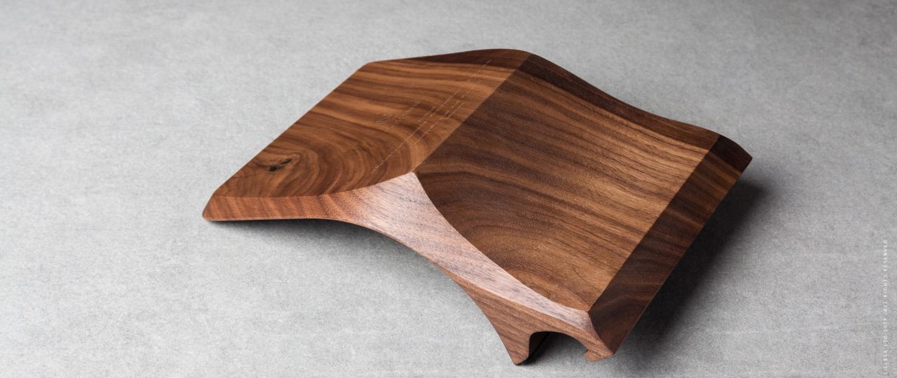 iPad Stand Wood – YOHANN