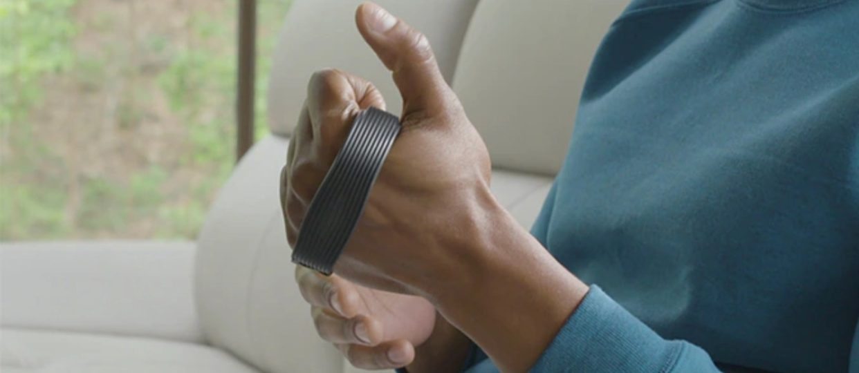 Pero: Wearable Mouse That Also Executes Your Gesture Command
